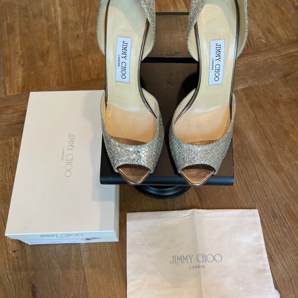 Sold : Jimmy Choo Logan Peep Toe Shimmer Metallic Champagne/Silver Heels (39 ) - Picture 3 of 15